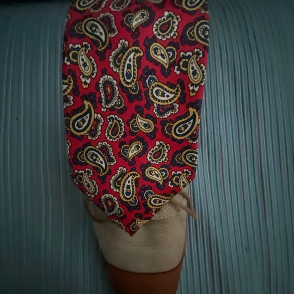 Gorgeous elegant Tie - Picture 3 of 4
